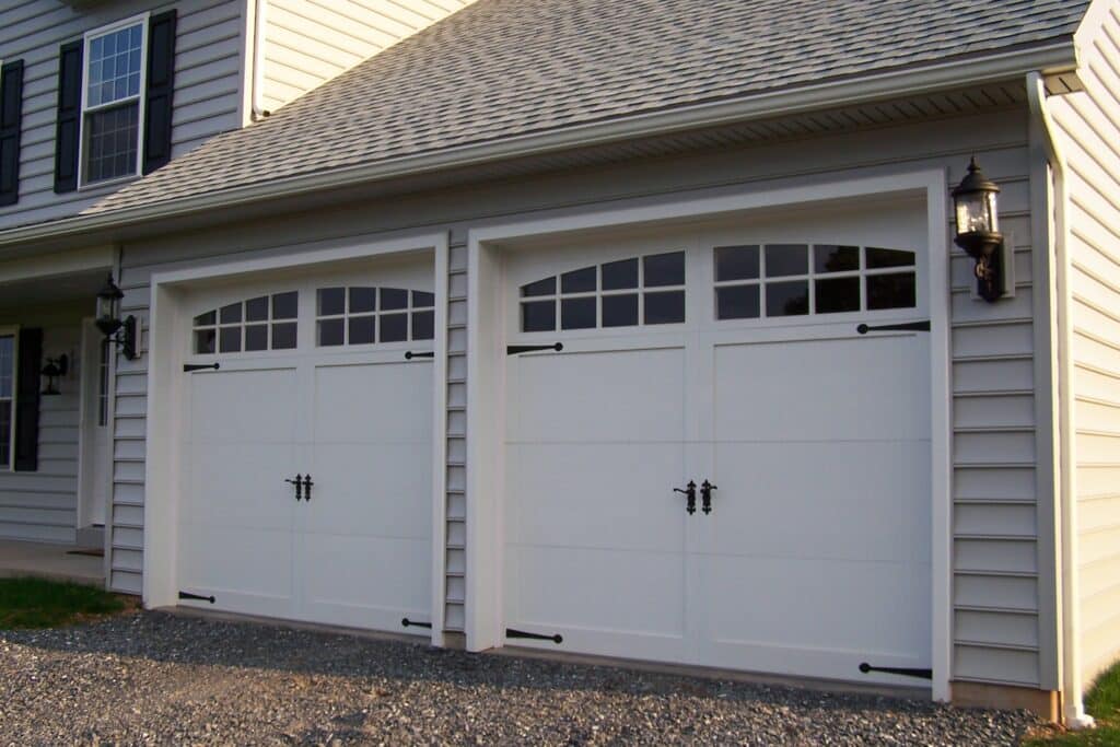 Sectional type overhead garage door